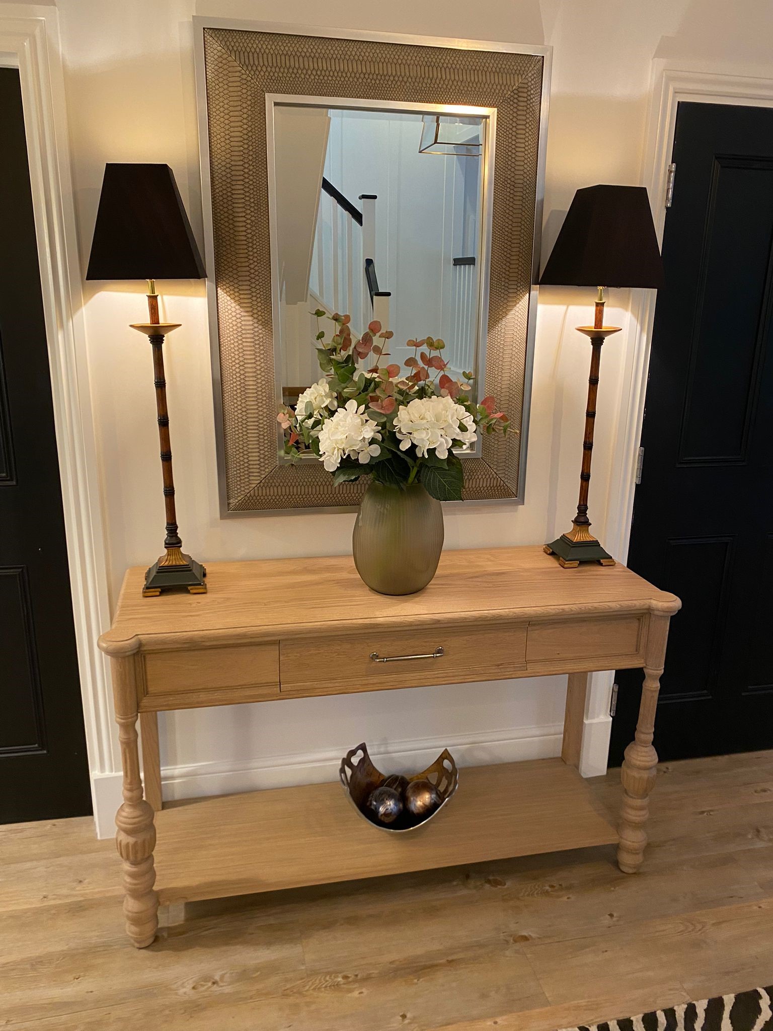 Console Table 0n7189